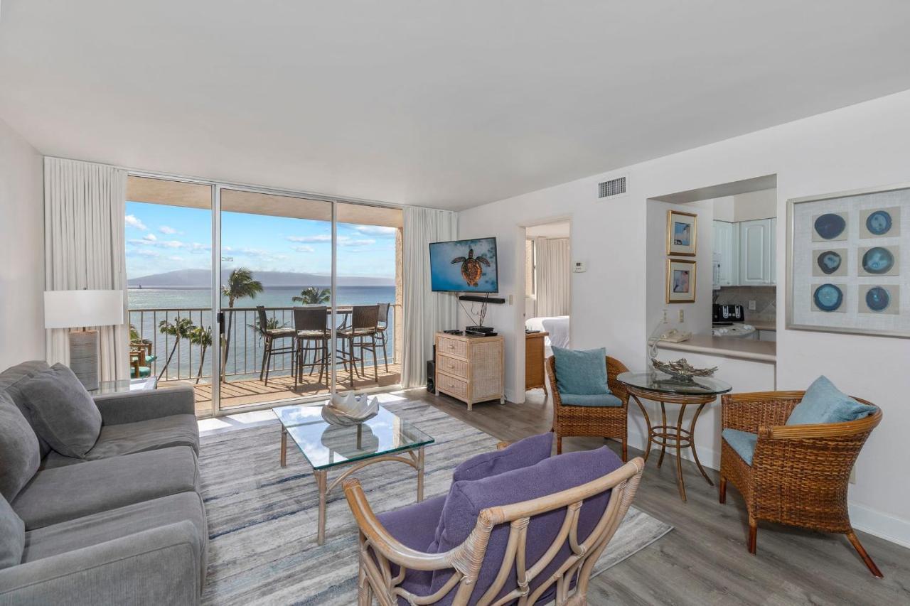 Beachfront Bliss: Oceanside Retreat with Central Dining Villa Kahana Exterior photo